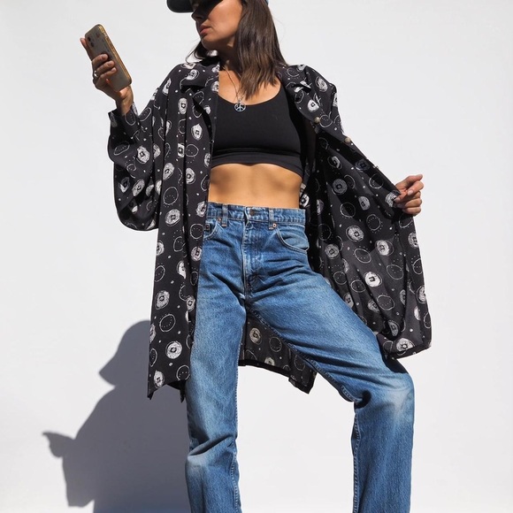 VINTAGE 80'S BLACK & WHITE ABSTRACT PLUS SIZE BLOUSE - Picture 4 of 8